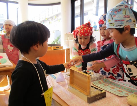 いらっしゃいませー！！ 品物いっぱいお店屋さんごっこ | 園の様子 / お知らせ | 学校法人幌北学園 鳴海そらいろ保育園